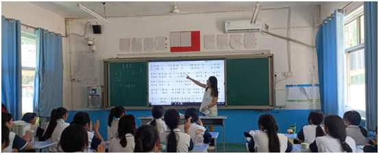 13顶岗实习期间进行合唱课教学.png